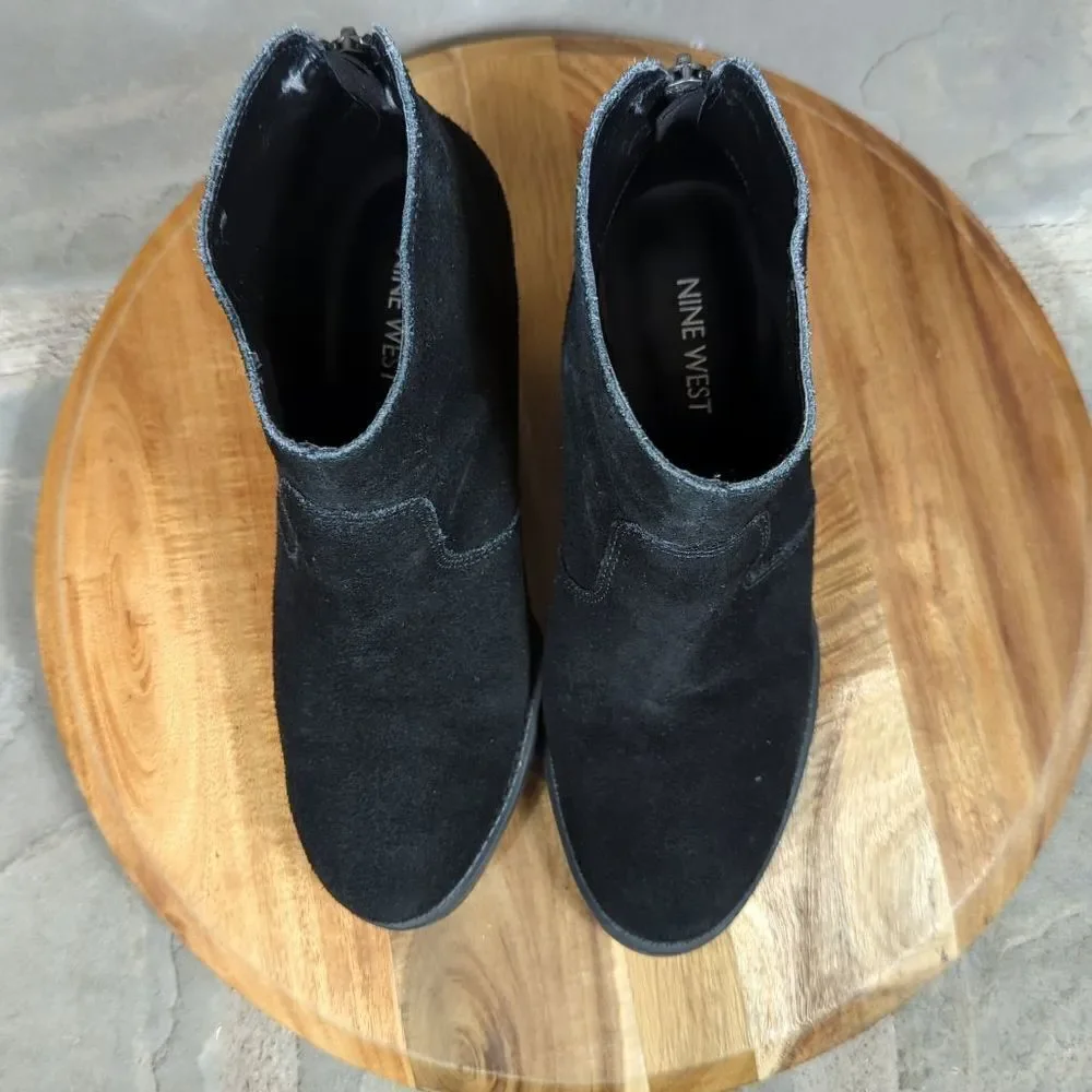 𝅺nine West‎ black suede zipped heeled bootie Woman's Size 6.5 Round Toe